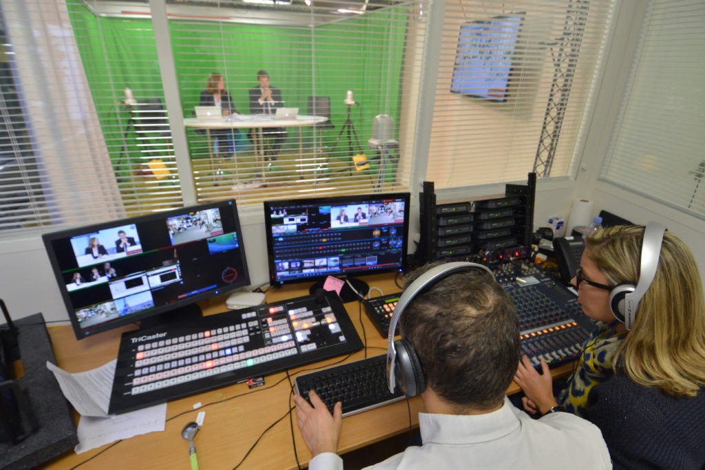 dans-cette-configuration-crisotech-exploite-sa-social-room-pour-simuler-l-impact-mediatique-des-reseaux-sociaux-lors-d-une-crise