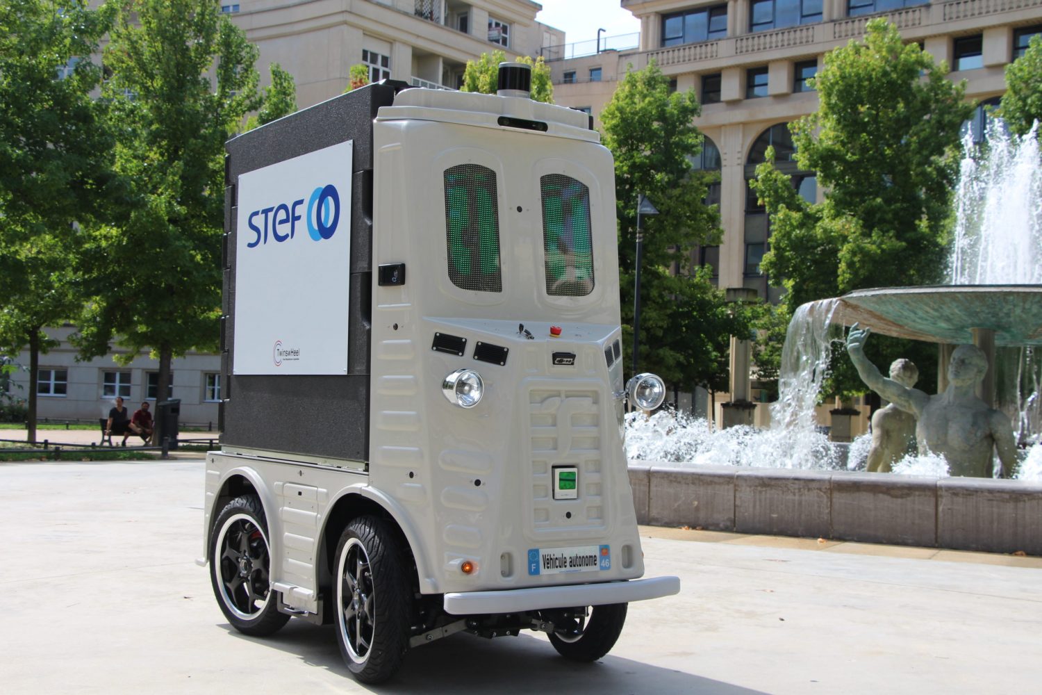 Ce droïde transporte des produits frais destinés aux commerçants. 
© Soben